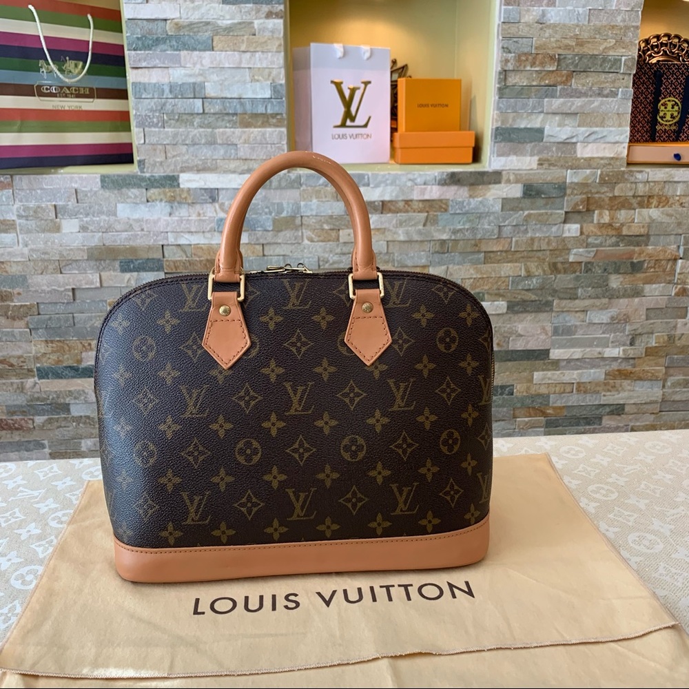 Louis Vuitton Alma Handbag❤️